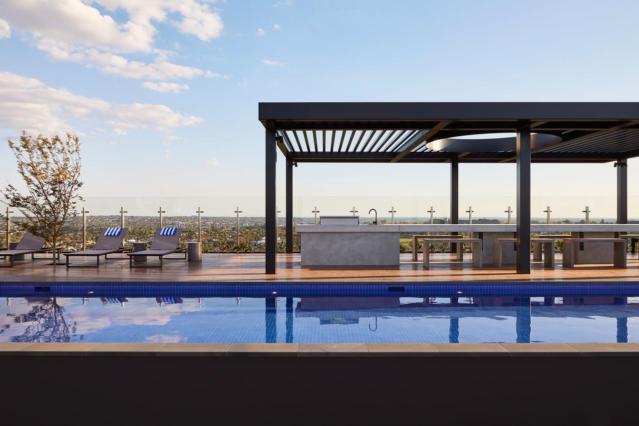 เดอะเชน เมลเบิร์น - อาร์ต ซีรี่ส์ Hotel บ็อกซ์ฮิลล์ ภายนอก รูปภาพ Rooftop pool