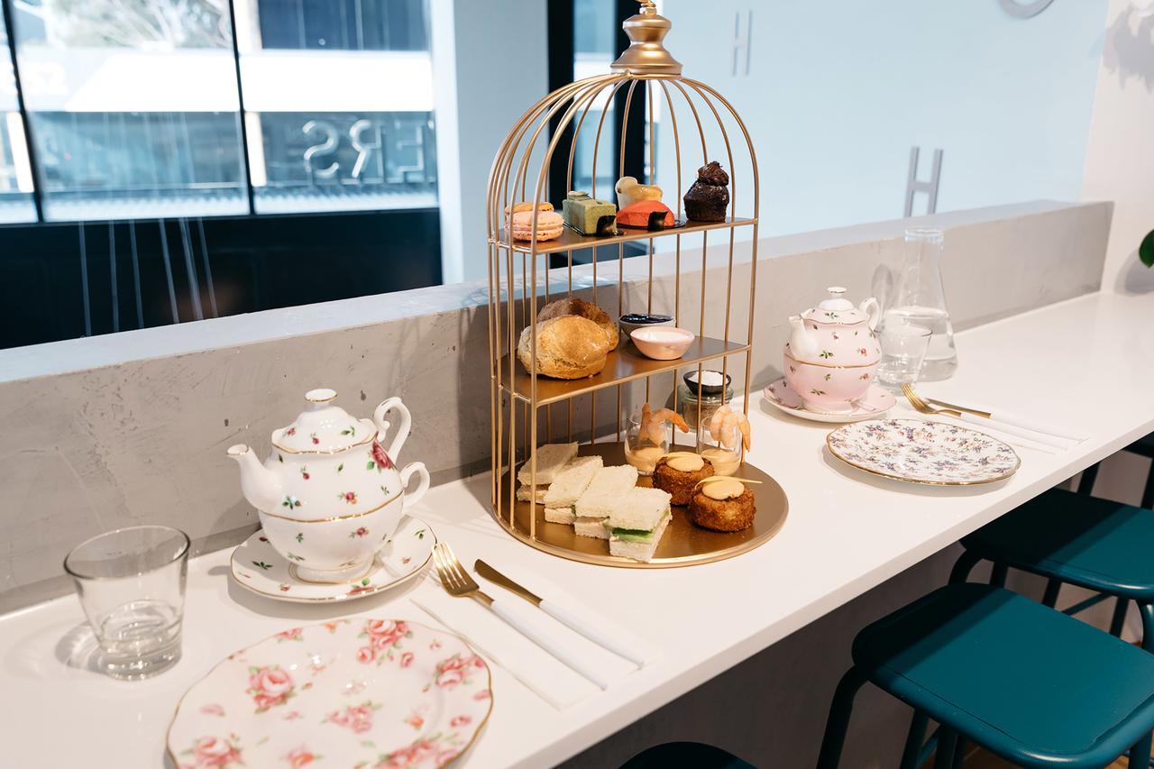 เดอะเชน เมลเบิร์น - อาร์ต ซีรี่ส์ Hotel บ็อกซ์ฮิลล์ ภายนอก รูปภาพ Afternoon tea at the British Airways Galleries lounge at London Heathrow Airport